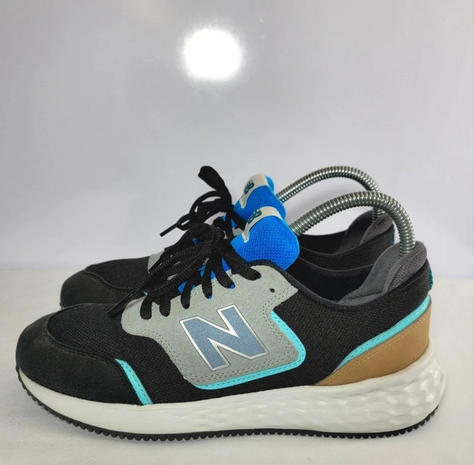 Tênis feminino Nrw Balance tamanho 6 Fresh Foam X70 preto, azul e cinza. - Imagem 2 de 4