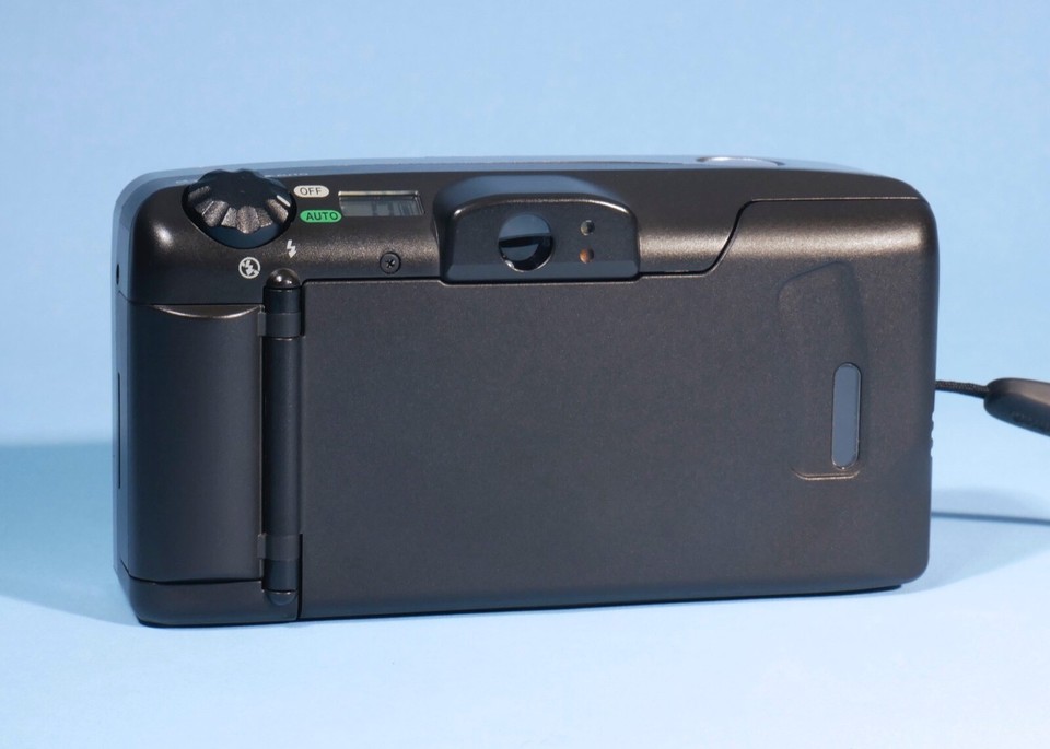 Canon Sure Shot 105 Zoom 35mm Film Point & Shoot Camera * Fully Working