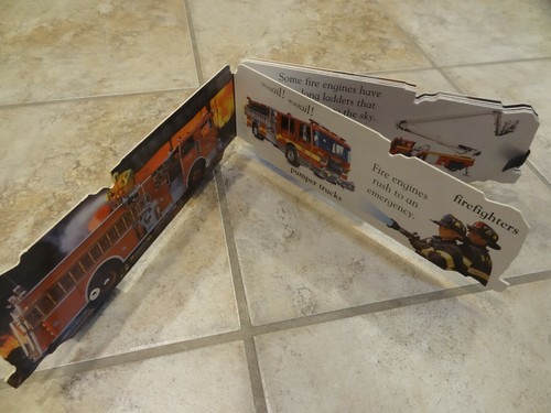 Fire Truck Book on Wheels....Actually Rolls and Moves **Great Condition** - Foto 3 di 3