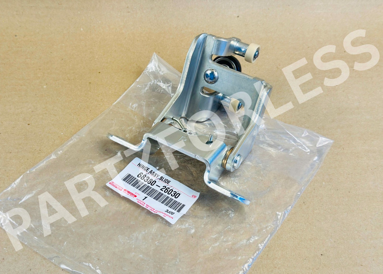 68380-26030 TOYOTA GENUINE HINGE ASSY, SLIDE DOOR, CENTER RH 