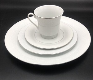 Fine-China-White-Lace-4-Piece-Place-Setting-Floral-Lace-Pattern-W-Silver-Trim