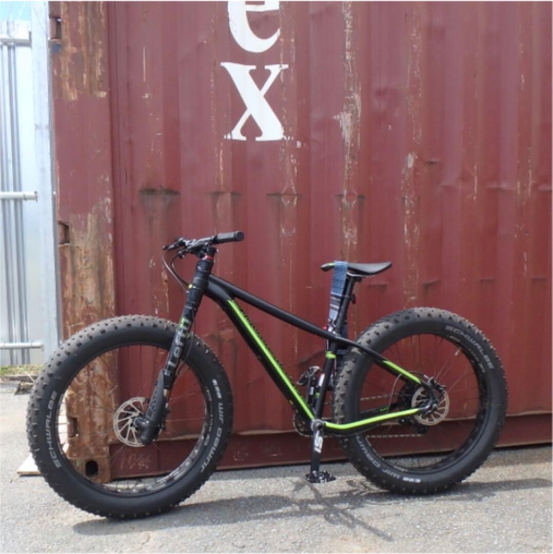 Cannondale FAT, many extras, stored indoors S size *ALMOST UNUSED