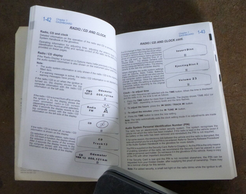 Holden Commodore VZ Owners Manual (6/2004) - Picture 3 of 5