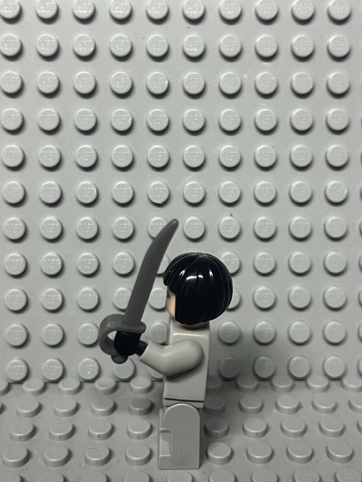 MINIFIGURA LEGO INDIANA JONES IRINA SPALKO Foto 2 de 4