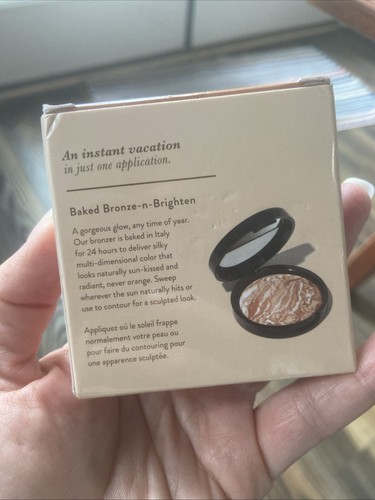 Laura Geller Baked Bronze N Brighten Bronzer MEDIUM .32oz New In Box - Picture 2 of 3