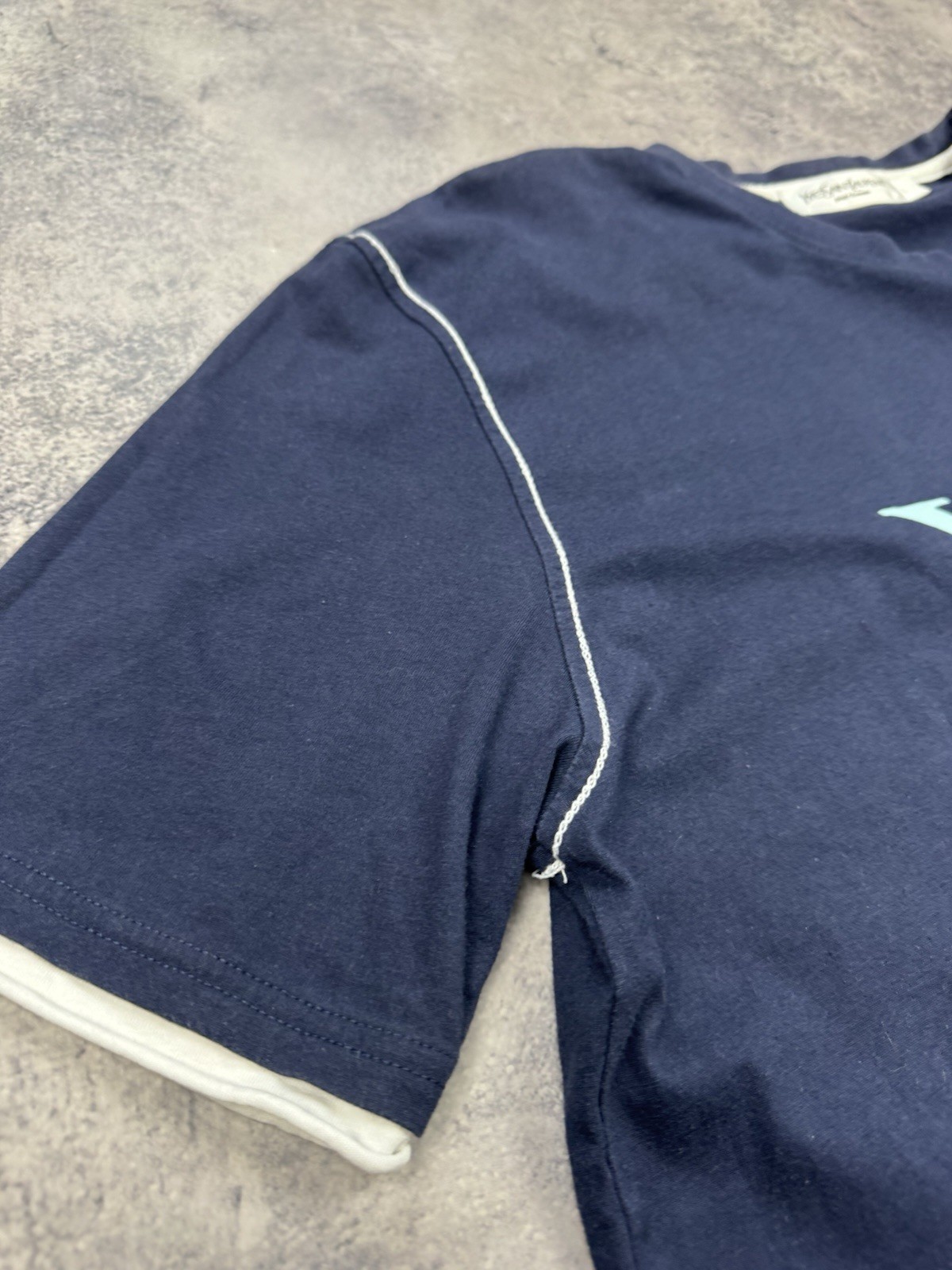 T shirt vintage Yves Saint Laurent YSL uomo grande logo lusso Y2K