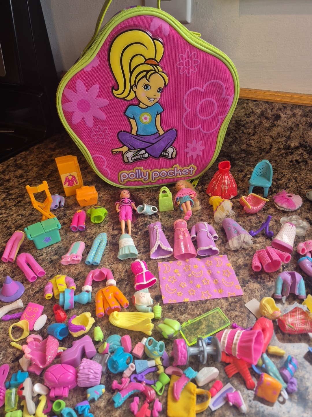 Vinyage Polly Pocket Carrying Case with Dolls and Accessories -