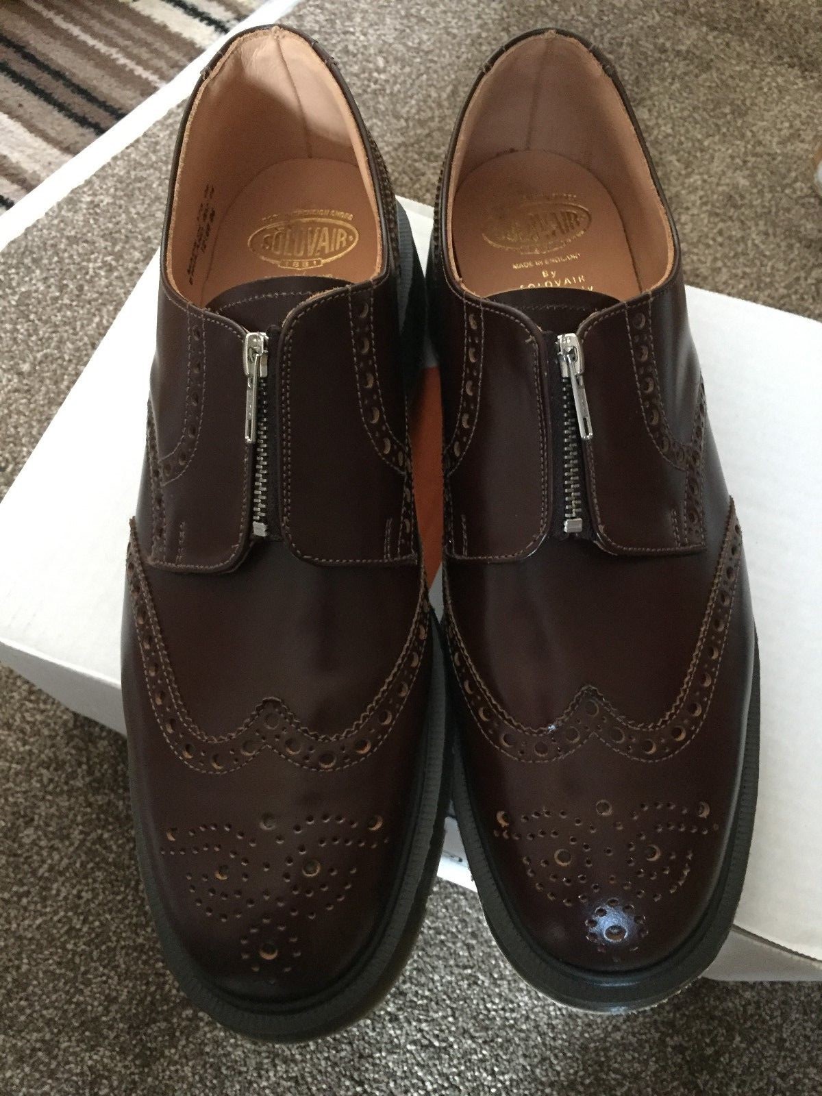 Scarpe casual da uomo Solovair MADE IN ENGLAND Marrone Chiusura a Zip Tg NUOVO Scarpe casual da uomo Solovair MADE IN ENGLAND Marrone Chiusura a Zip Tg NUOVO