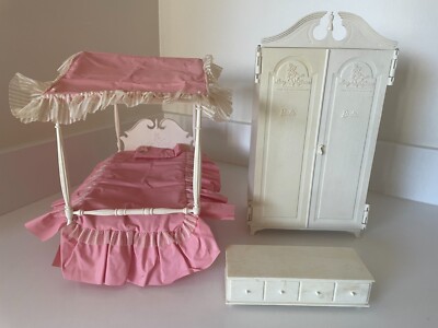 Barbie Suzy Goose 3 piece Bedroom set 4-Poster Bed, Hope Chest