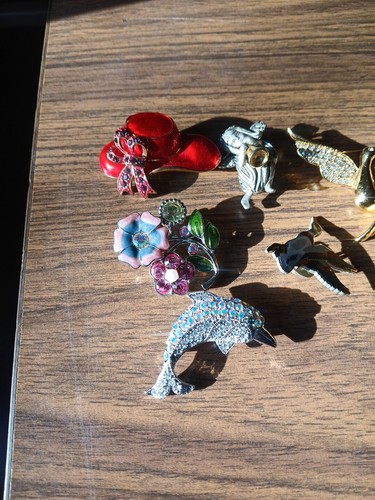 Vintage Pin Brooch Lot Dolphin Flower Hummingbird & More - Picture 7 of 15