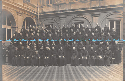 R351949 Bild von zu viel Männern in schwarzer Kleidung Fotografia Francesco Reale Roma
