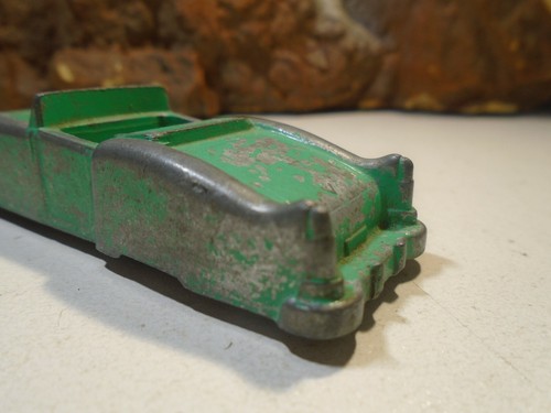 THIS VINTAGE MIDGETOY 1/64 SCALE 50'S CADILLAC CONVERTIBLE, 5-121-8-5 - Picture 5 of 10