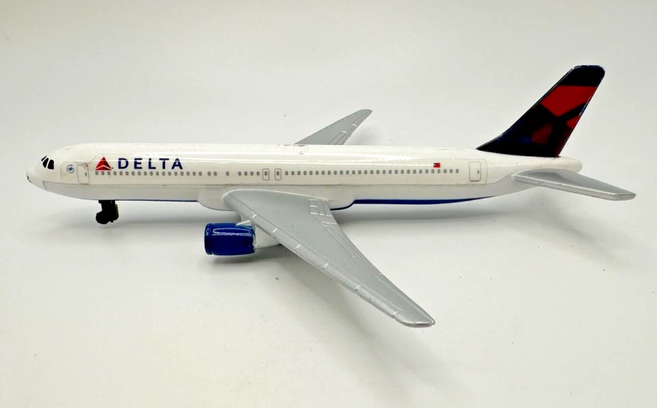 Delta Airlines Diecast Airplane 5.5" Diecast Model Plane Realtoy 1:400 - Image 3 of 4