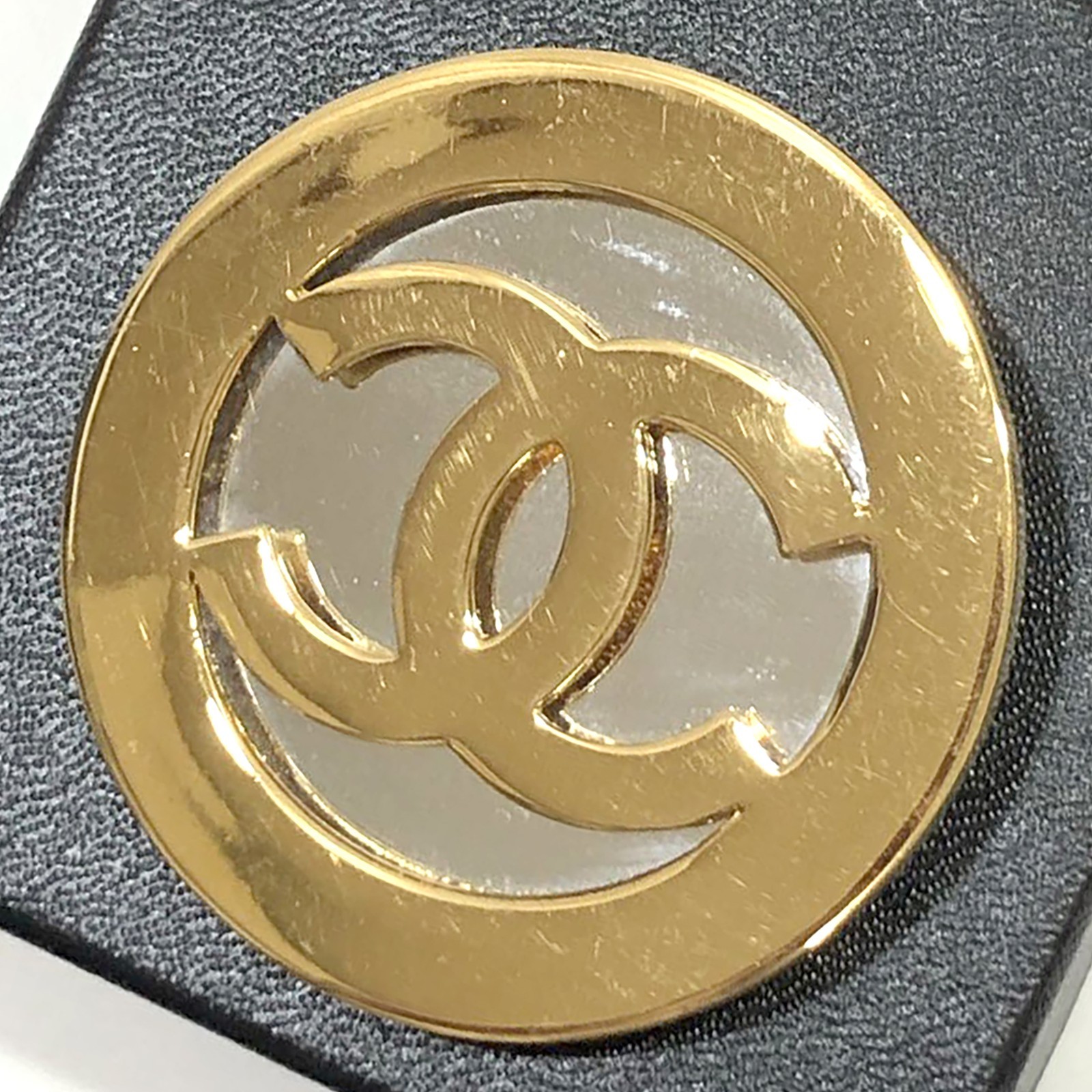 CHANEL CC Logo Mirror Round Brooch Gold Tone Pin 25 Auth w/Box #1843