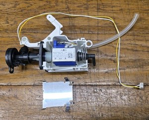 Siemens EQ.9 S300 Kaffeevollautomat T1923309GB / nur Wasserpumpe