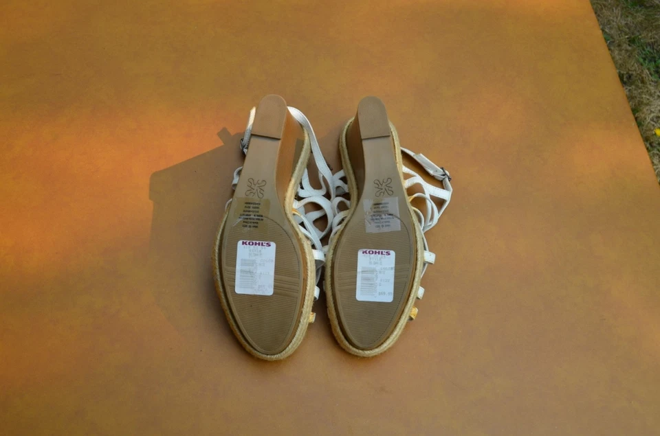 Vera Wang White Sandals - size 10M - Image 3 of 4