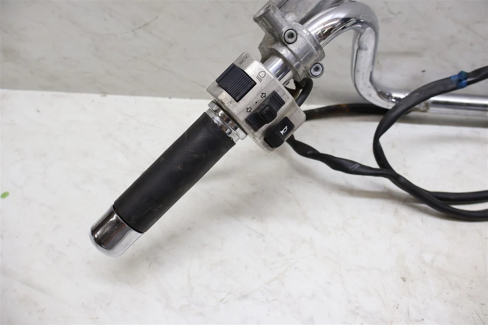 Juego completo de manillar Suzuki Intruder VS800GLP 1992-1999 con controles e interruptores Foto 2 de 4