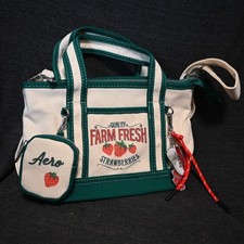 Mini bolso de hombro Aeropostale Farm Fresh Fresh Strawberries de lona