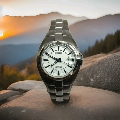 Seiko Kinetic Perpetual Calendar 8F59 00L8 R2   NOS Men s Watch   Gift Ready