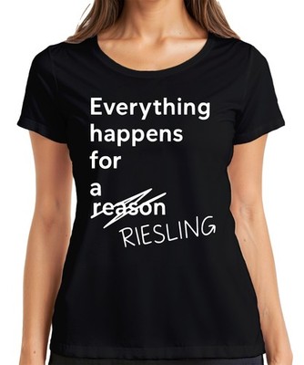Everything happens for a Riesling lustig Weinliebhaber Geschenk Damen T-Shirt