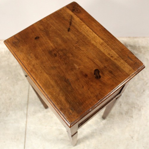 MESA DE NOCHE ANTIGUA CONSOLA DE NOCHE MESA AUXILIAR Luis XVI - NOGAL - Italia siglo XVIII - Imagen 7 de 10