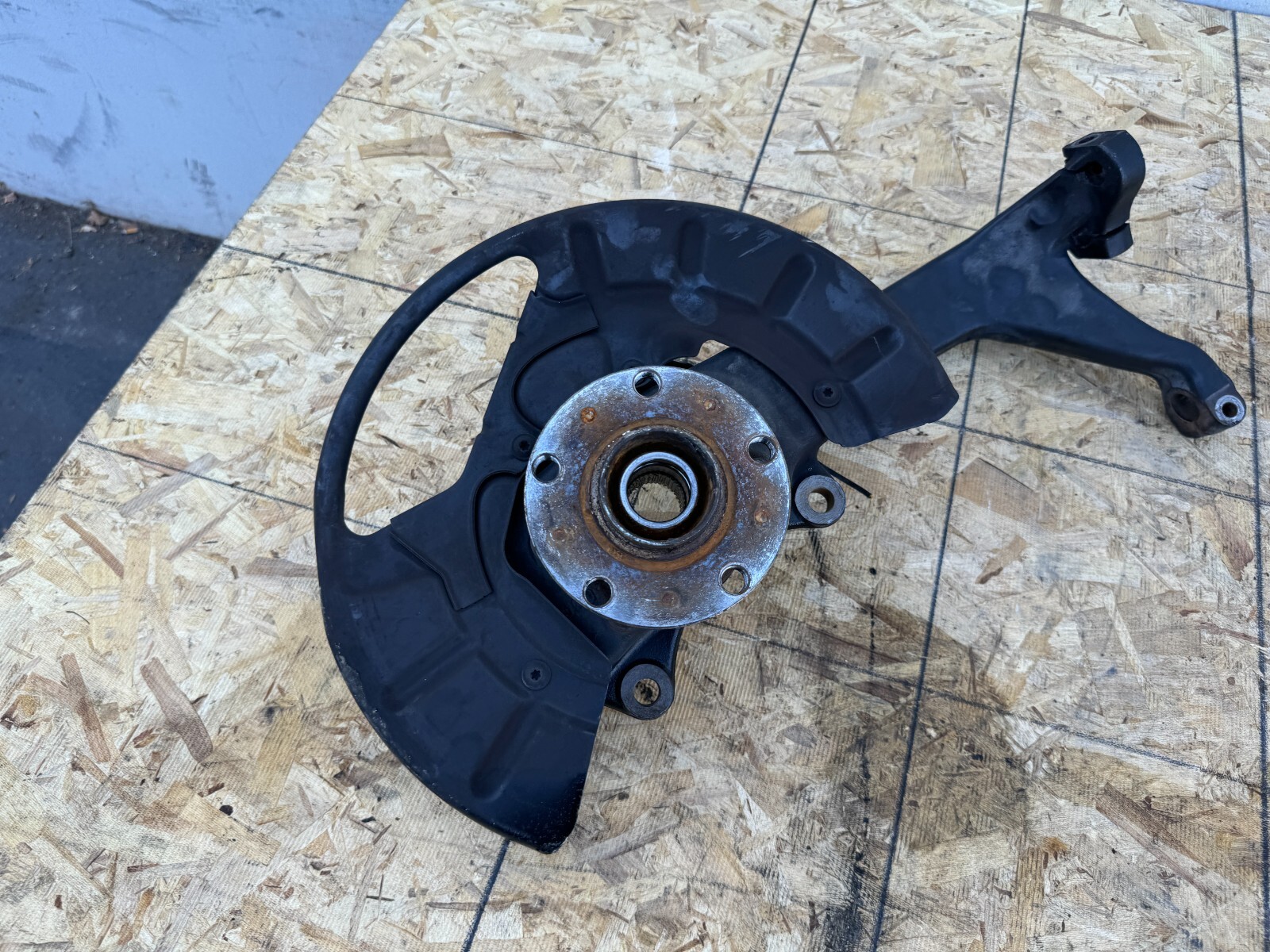 Bentley Flying Spur 2004-2012 FRONT+LEFT Steering knuckle