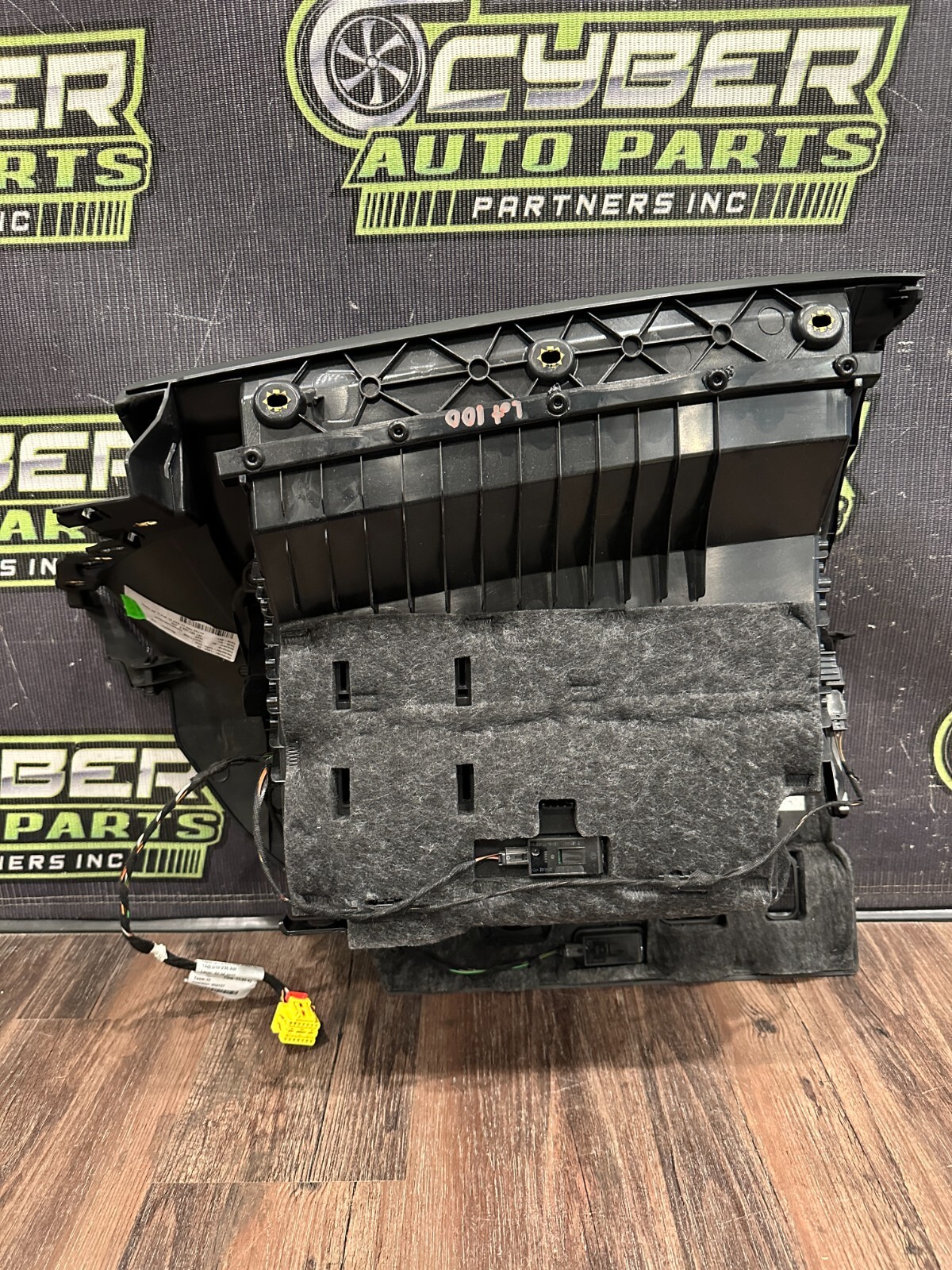 2017-18 AUDI R8 SPYDER GLOVE BOX STORAGE COMPARTMENT ASSEMBLY OEM *READ/FLAW*