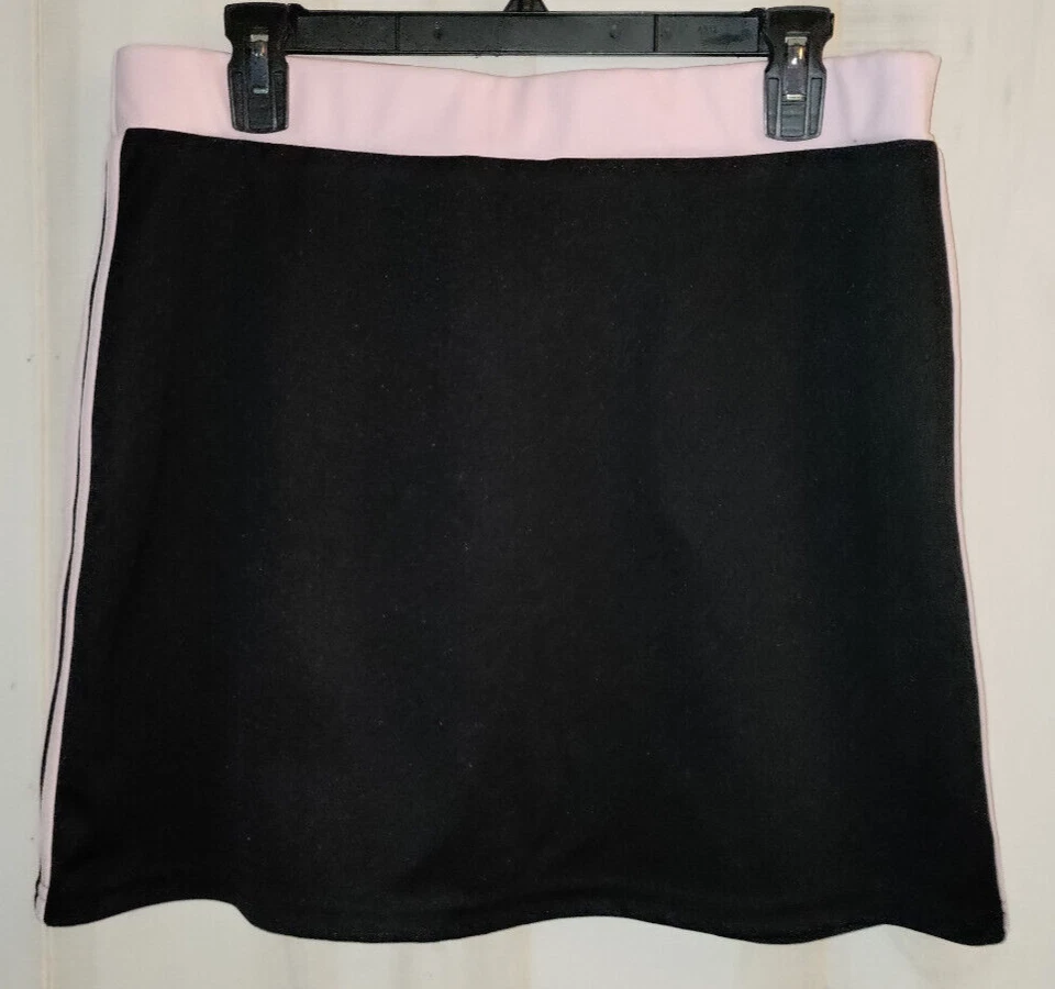 NEW WOMENS FASHION BUG BLACK W/ PINK KNIT PULL ON SKORT  SIZE L MADE IN USA - Image 2 of 3
