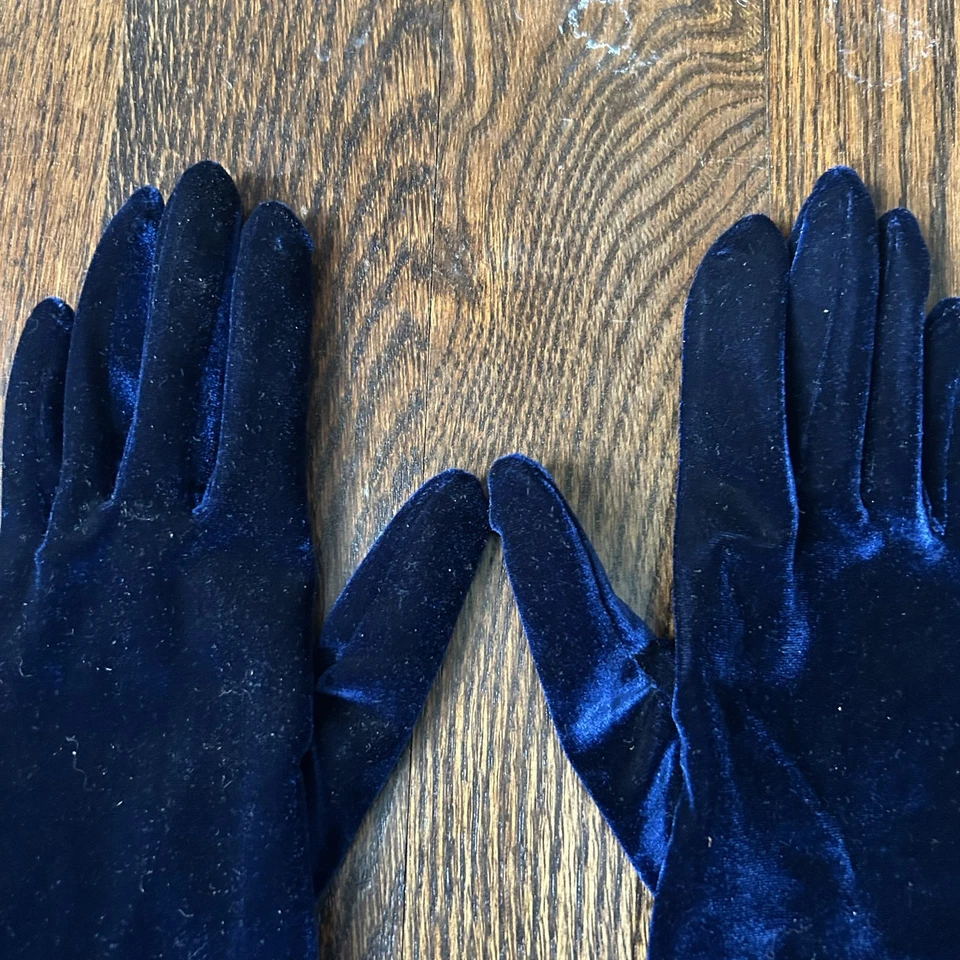Elegantes guantes de terciopelo azul Foto 4 de 4