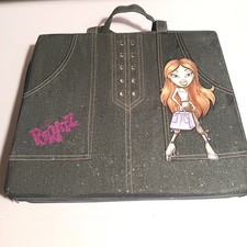 VINTAGE 8 Bratz Dolls Lot w/  2004 BRATZ Carr...