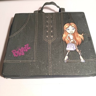 VINTAGE 8 Bratz Dolls Lot w/  2004 BRATZ Carrying Case