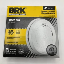 NEW BRK SMC0210 Battery Powered Smoke and Carbon Monoxide Detector Alarm