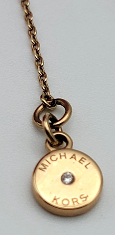 Collar Colgante Michael Kors Tono Dorado Cristal Corazón Logo 18" Ajustable Foto 3 de 4