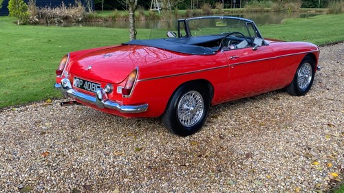 mgb roadster 1967 MK1 . Lovely example , Red and Chrome wires. - Picture 18 of 20