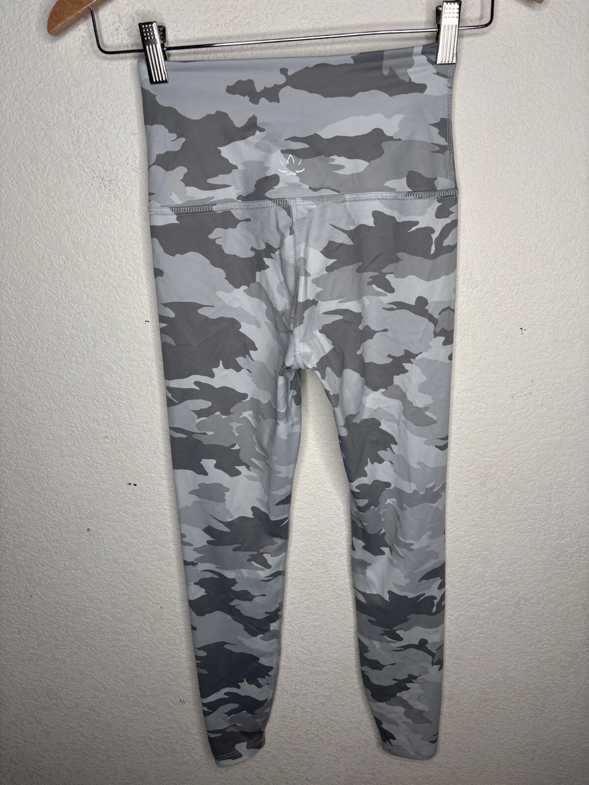 beyond-yoga olympus high waisted midi camouflauge leggings