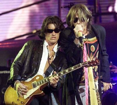 Aerosmith guitarist Joe Perry and singer Steven Tyler perform duri - Old Photo