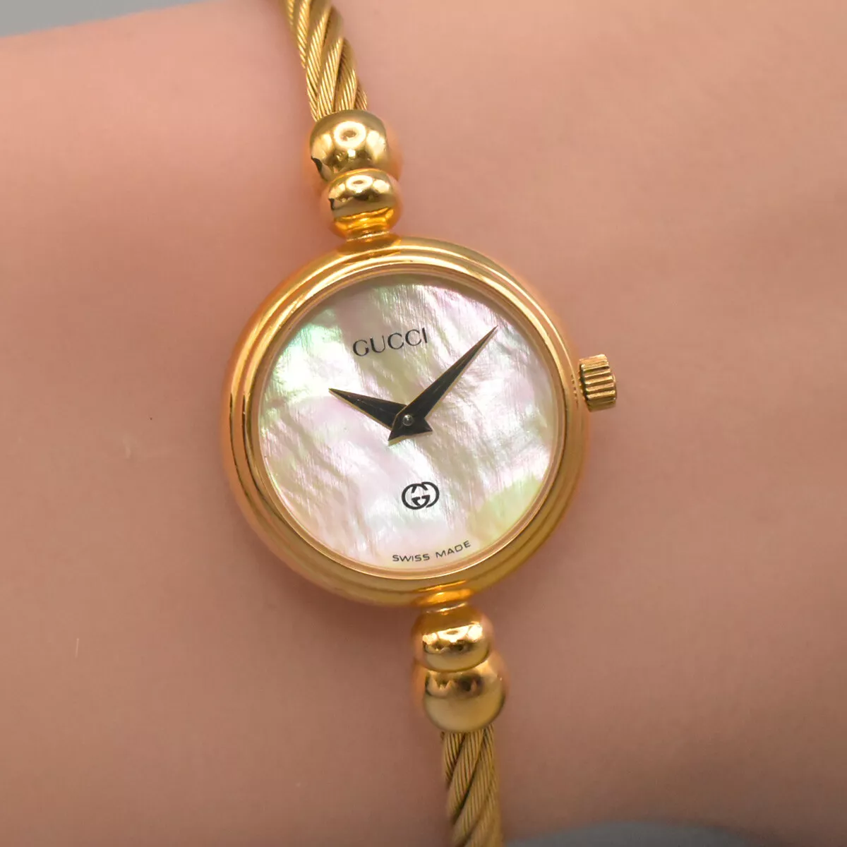 [NEUF] Montre bracelet vintage GUCCI 2700L quartz cadran blanc pour femme du JAPON