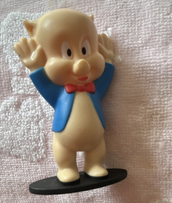 Looney Tunes Porky Pig Plastic Figurine Blue Jacket Red Bow Tie Warner Bros.