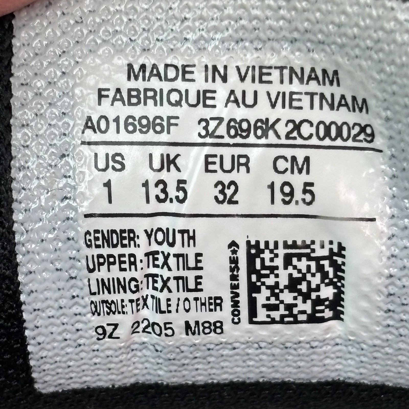 Converse Youth Chuck Taylor All Star Sneakers Youth Side Y1 US Pre Owned Good thumbnail 4