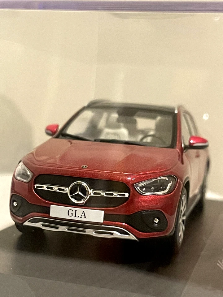 Miniature Spark Mercedes GLA 1/43 1:43 - Voiture Mercedes-Benz Neuve en Boite - Photo 3/4