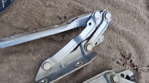 VW Golf MK6 2008-12 Front bonnet panel hood hinges left right - Picture 3 of 7
