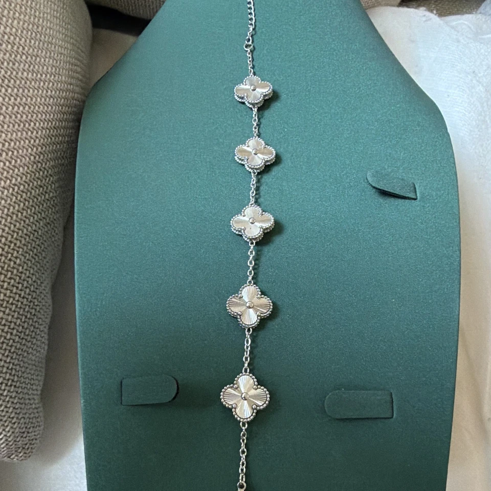 Bracelet femme alliage argenté trèfles nacrés blanc ajustable fermoir mousqueton - Photo 2/4