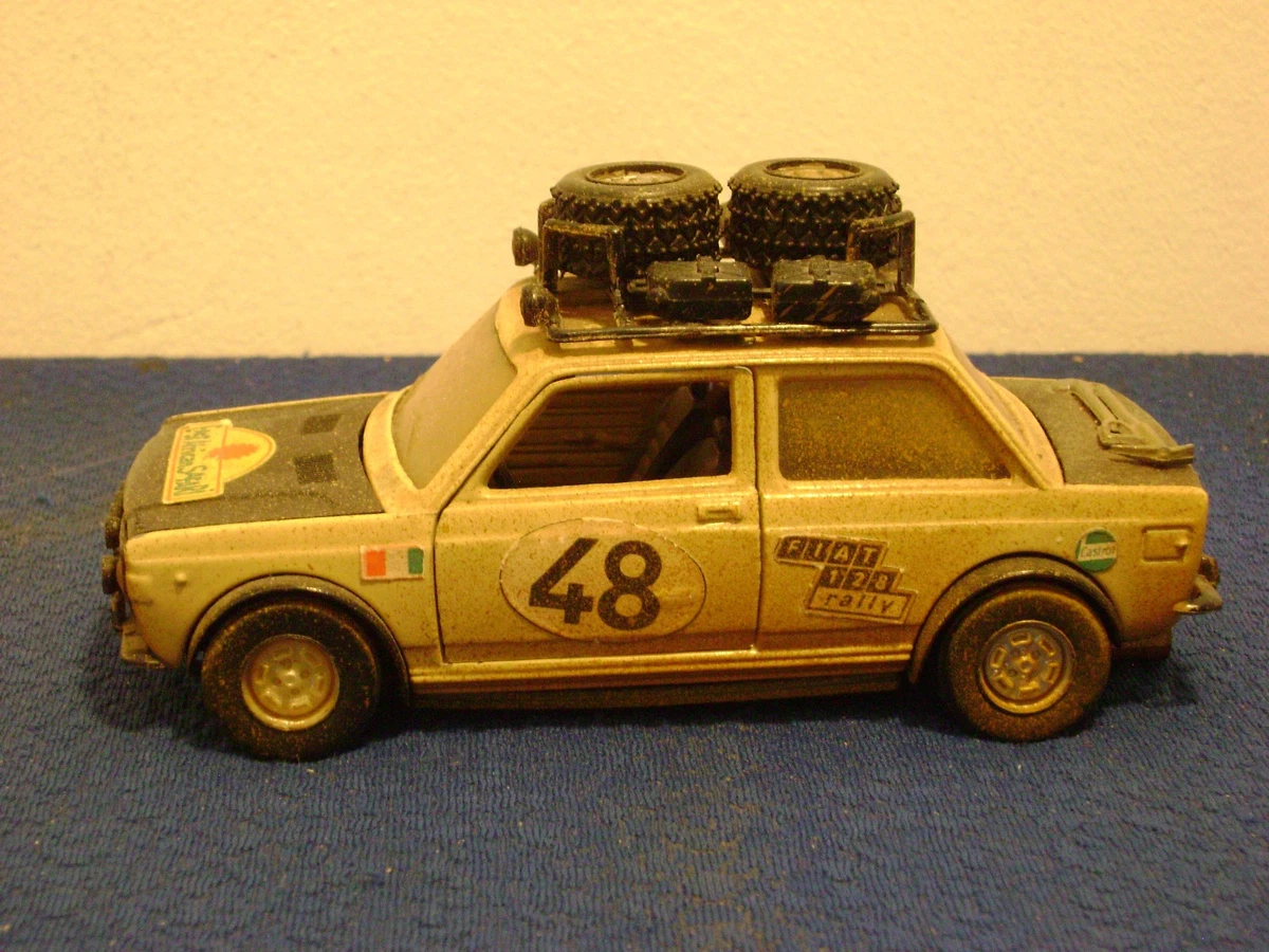 Voiture miniature Polistil échelle 1/43 05303 - Fiat Croma - Argent