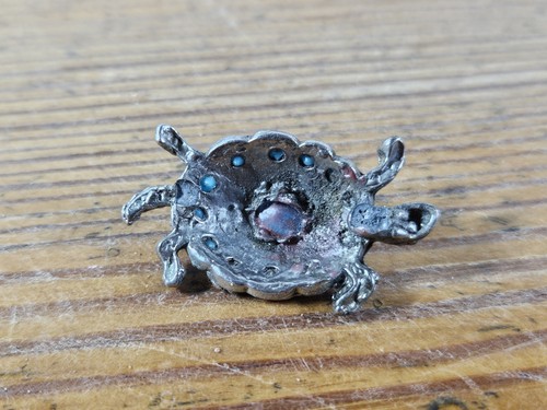 VINTAGE JEWELRY LOT – ENAMEL ? FLORAL BROOCH, TURTLE PENDANT, TOGGLE CLASP - Picture 21 of 21