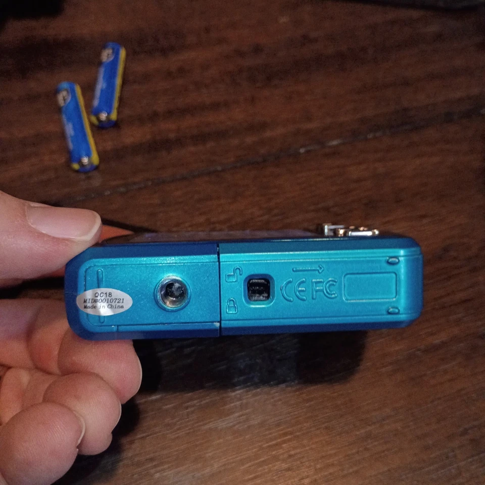 Polaroid Is048 16 Megapixels 3M WaterProof Teal Camera Tested works great - Image 4 of 4