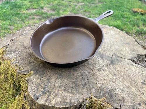 Vintage Unmarked Wagner Ware No.8 Cast Iron Skillet- MISPRINT- “Sue”