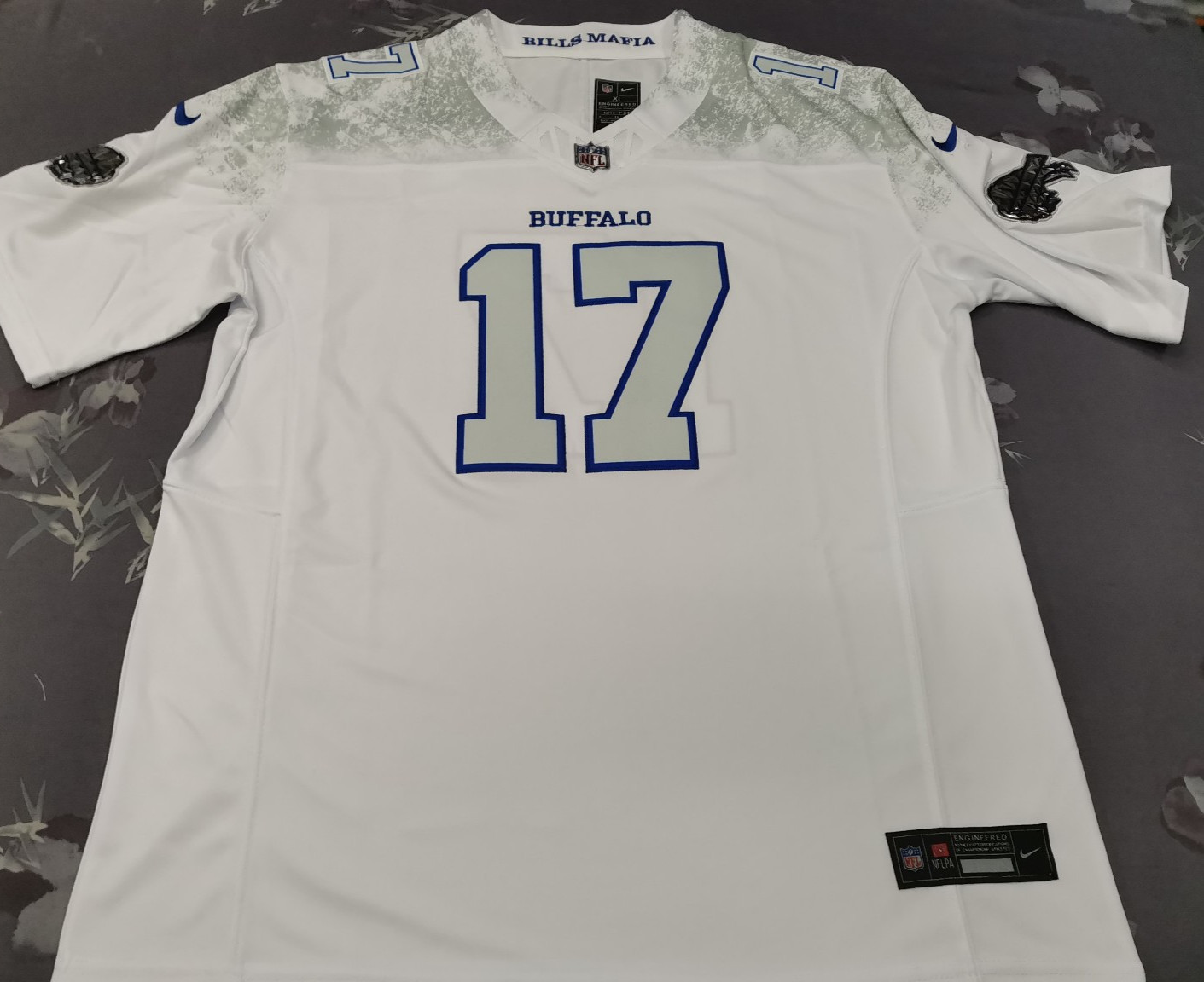 Camiseta cosida blanca Josh Allen #17 Bills FUSE 2025 Rivalries.
