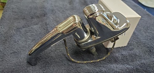 1941 1942 1946 1947 1948 Ford Trunk , Deck lid Handle, Base assembly with keys. - Picture 6 of 13