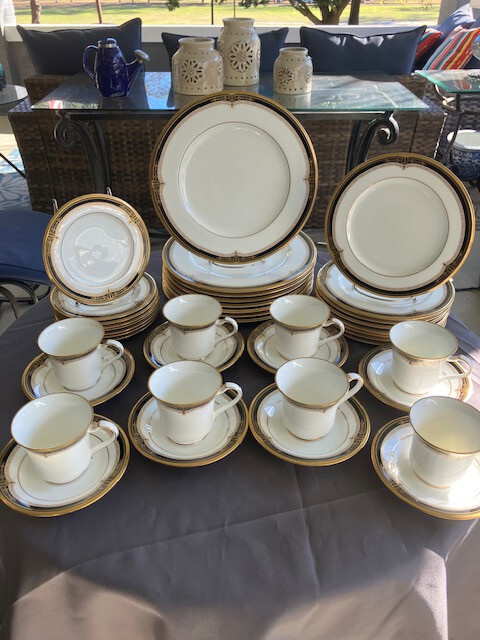 Gold and Sable by Noritake ESTATE SET 40pcs, Eight 5pc Place Settings