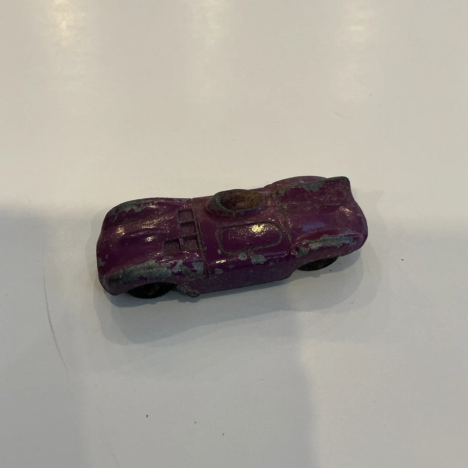 Coche fundido a presión vintage Tootsie juguete automóvil metal años 60 tipo D Jaguar púrpura Foto 2 de 2